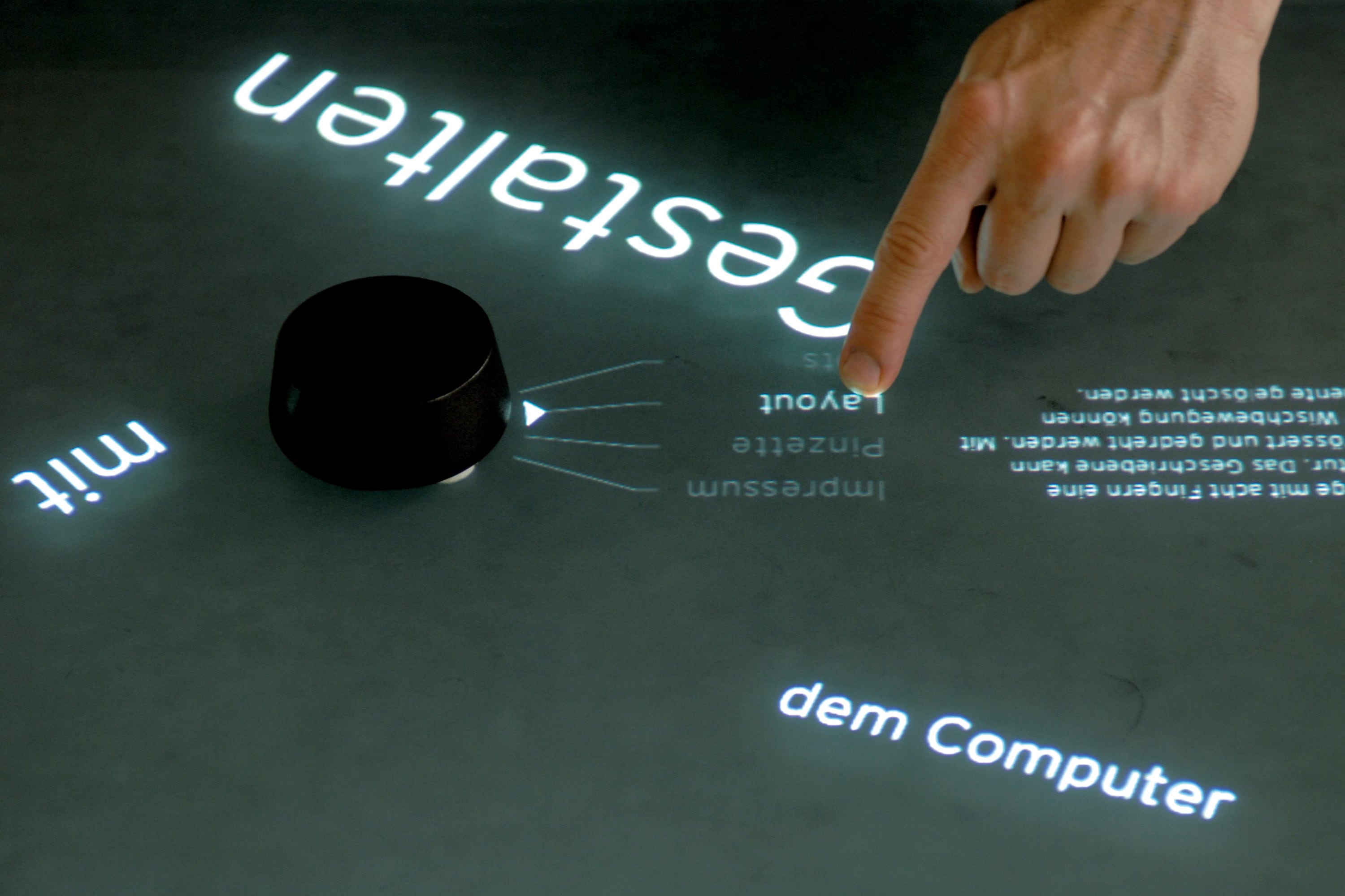 2007_tangent_a_multitouch_surface_36_Tangent__r016 2007_tangent_a_multitouch_surface_36_Tangent__r016
